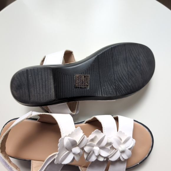 EMERY ROSE Elegant Slingback Wedge Sandals Women Appliques Decor Sandals - Picture 12 of 17